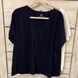 GAP Women's V-Neck Tees - Classic Navy and Crisp White